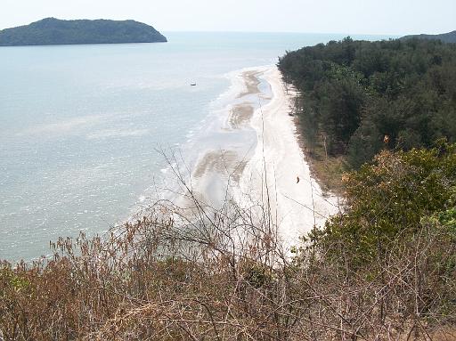 File 15.JPG - Der Strand in Richtung Süden, von hier gehts zur Höhle